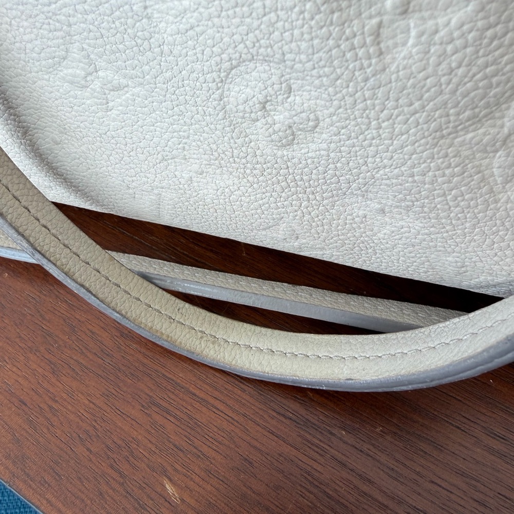 Louis Vuitton Empreinte Lumineuse PM (Ivory/Cream, Gold Hardware) - Picture 6 of 8